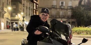 Cagliari, vede la zia morire per mano del marito quando ha solo 8 anni: la storia Vitor che grida “no” alla violenza contro le donne