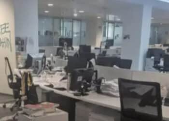 Gruppo di Pro Pal devastano la redazione de “La Stampa”: denunciate 34 persone