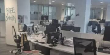 Gruppo di Pro Pal devastano la redazione de “La Stampa”: denunciate 34 persone