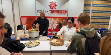 Cagliari, un volo per Varsavia e il patto per il turismo polacco: i centri commerciali ci scommettono