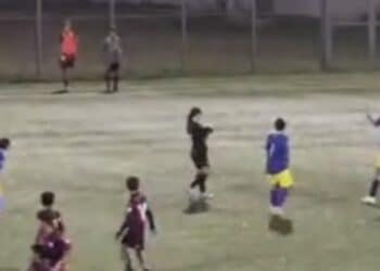 “Almeno un pugno”: arbitra insultata da alcuni genitori a Mandas, la sanzione è di 80 euro