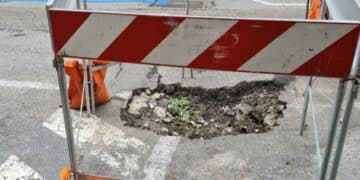 Cagliari, “presto avremo i pomodori nel fertile suolo delle buche stradali di via Caprera”