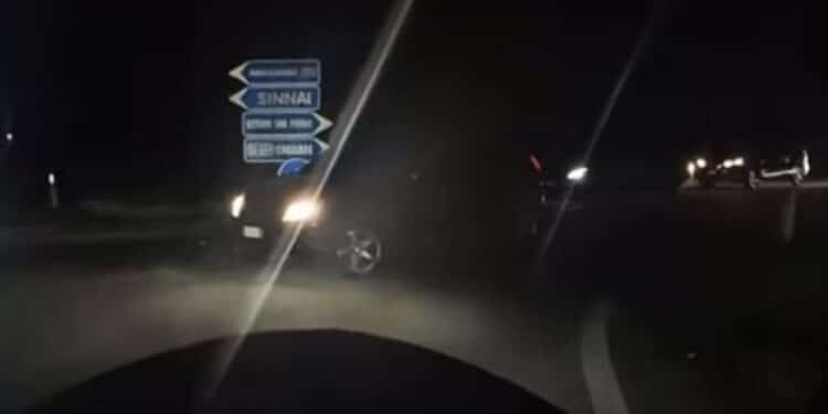 In contromano tra Sinnai e Maracalagonis, auto rischia di travolgere una moto