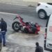 Cagliari, cade con la moto per colpa di una ingente perdita idrica: “In via Is Maglias si rischia la vita”