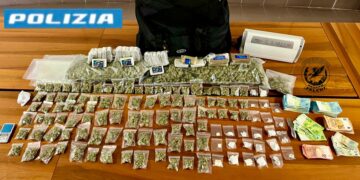 Cagliari, una centrale dello spaccio nel cuore della città: arrestato un 33enne, sequestrati 5 kg di droga