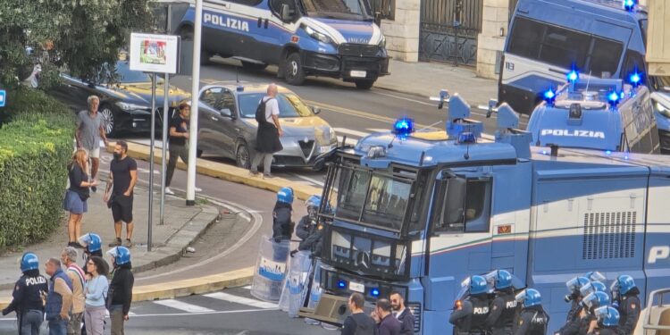 Cagliari blindata, elicotteri ancora in azione ma è polemica sul corteo non autorizzato