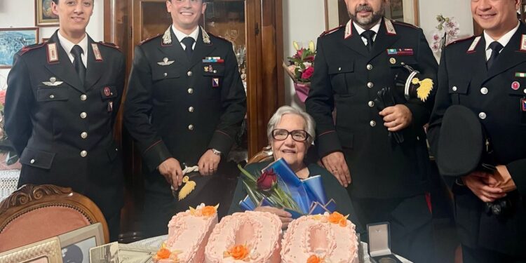 Cagliari, i 100 anni di Giuseppa e il grazie di sua nipote ai carabinieri: “Emozione indescrivibile”