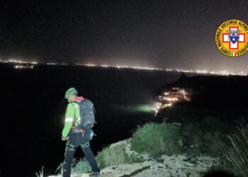 Cagliari, donna scomparsa a Calamosca: le ricerche con i droni andranno avanti per tutta la notte