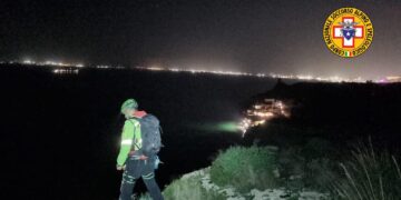 Cagliari, donna scomparsa a Calamosca: le ricerche con i droni andranno avanti per tutta la notte