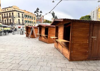 Cagliari, ecco le casette per il mercatino di Natale al Corso e in piazza Yenne: si apre fra otto giorni