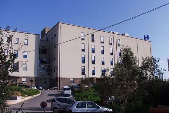 Carbonia, “Muore in ospedale dopo 13 giorni per una frattura al femore: non c’era posto per il ricovero”