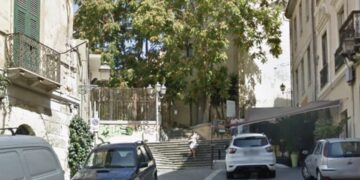 Cagliari, maxi rissa nel cuore della città: alcuni ragazzi picchiati violentemente a Santa Chiara