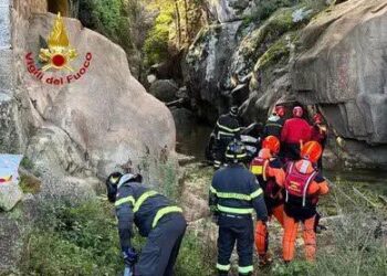 Villagrande, auto finisce nel burrone e muoiono 3 persone: “Hanno bussato li ho sentiti io”