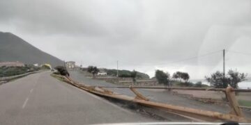 Buggerru, cede il guard rail vicino al ponte: pericolo per gli automobilisti