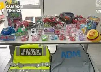 Cagliari, cosmetici e giocattoli taroccati: maxi sequestro al porto Canale