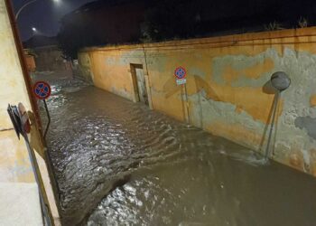 A Pirri 23 mm di pioggia in 25 minuti e 50 centimetri d’acqua sulle strade: “Ora basta, dobbiamo unire le forze”