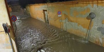 A Pirri 23 mm di pioggia in 25 minuti e 50 centimetri d’acqua sulle strade: “Ora basta, dobbiamo unire le forze”