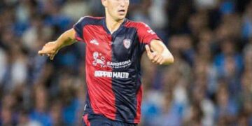 Lazio-Cagliari 2-0, errore osceno di Prati, il pupillo di Giulini: Pisacane continua la sua caduta libera