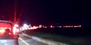 Tamponamento a catena sulla Ss131: 4 auto coinvolte, maxi fila verso Cagliari