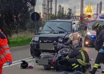 Scontro sulla Ss 195 a Sarroch, grave un motociclista