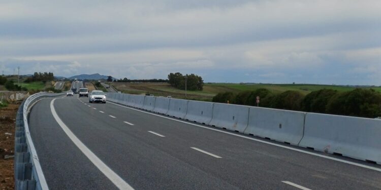 Tutta nuova, la statale 131 tra Villagreca e Serrenti: riaperta al traffico, ecco il nuovo manto stradale