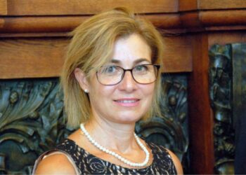 Cagliari, il racconto choc: “Una ragazza spinta verso la mia auto, come in un videogioco”