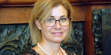 Cagliari, il racconto choc: “Una ragazza spinta verso la mia auto, come in un videogioco”