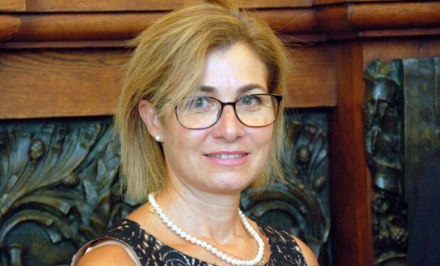 Cagliari, il racconto choc: “Una ragazza spinta verso la mia auto, come in un videogioco”