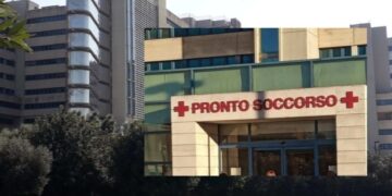 Pronto soccorso al collasso: al Brotzu 42 pazienti e attese fino a dieci ore, è l’inferno della sanità