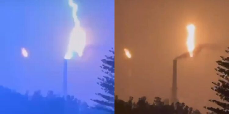 Sarroch, le torce della raffineria Saras in funzione anche prima del fulmine che si è abbattuto ieri notte