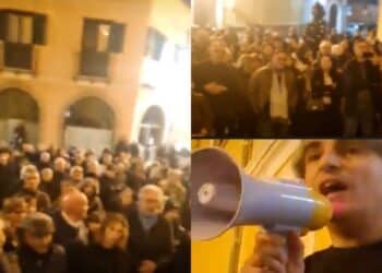 Caos buche a Monserrato, il sit in di protesta interrompe il consiglio comunale: folla e fischi contro il sindaco