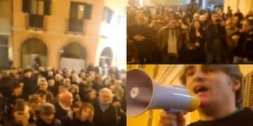 Caos buche a Monserrato, il sit in di protesta interrompe il consiglio comunale: folla e fischi contro il sindaco