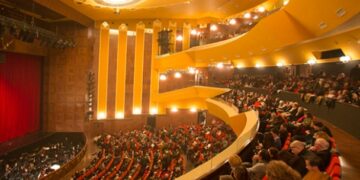 Clamoroso al teatro Lirico, i revisori dei conti bocciano il bilancio e va in scena il caos