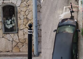 Capoterra, via mezzo parcheggio per non disturbare la Madonnina: residenti in rivolta