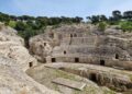 Cagliari, l’anfiteatro romano fa il record di recensioni negative dei turisti: “Che vergogna, sapete il voto che merita? Uno”