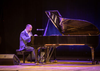 Raphael Gualazzi in concerto martedì 30 dicembre alle 20.30 al Teatro Massimo di Cagliari