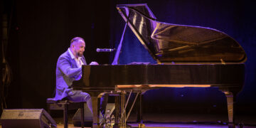 Raphael Gualazzi in concerto martedì 30 dicembre alle 20.30 al Teatro Massimo di Cagliari