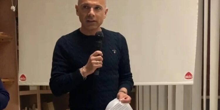 Manuel Etzi, l’aviatore cagliaritano che insegna a leggere il cielo attraverso Il Piccolo Principe. 