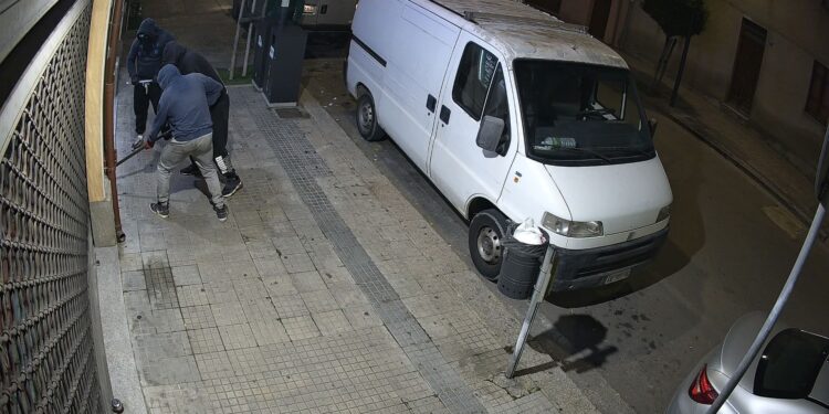 Selargius, in 4 per svaligiare un tabacchino ma falliscono il colpo e si fanno arrestare