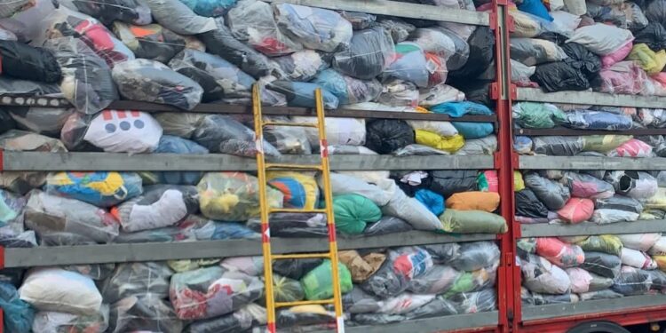 Dopo la plastica stop anche alla raccolta degli indumenti usati nel Cagliaritano: la Ecotessile sospende il servizio