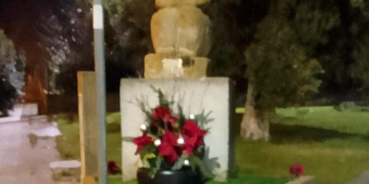 Decimoputzu, rubato il cervo collocato di fronte alla statua della Dea Madre: atto vandalico durante la notte