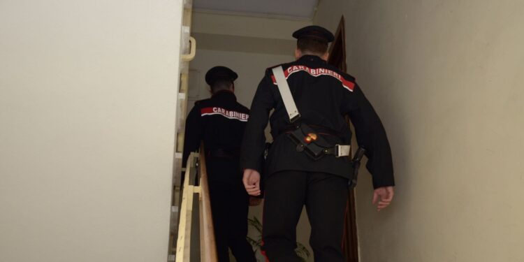 Aggredisce la madre, il fratello e i carabinieri: 26enne in arresto a Gonnosfanadiga