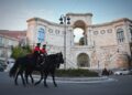 Cagliari, carabinieri a cavallo tra luci di Natale e tradizioni