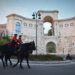 Cagliari, carabinieri a cavallo tra luci di Natale e tradizioni