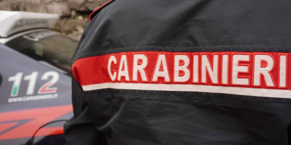 Minaccia di morte i genitori brandendo un coltello durante una lite: 22enne arrestato a Sinnai
