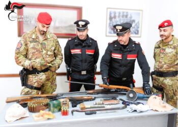 Sorradile, ladri armati fuggono dopo il furto in casa: arrestati, nascondevano pistole e arnesi da scasso