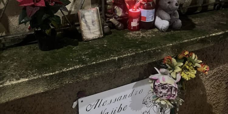 Cagliari, buttati via i ricordi e le decorazioni per i 4 ragazzi morti in viale Marconi