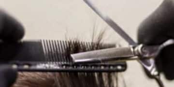 Chiede un taglio gratis all’amico barbiere per un debito da 15 euro e viene accoltellato