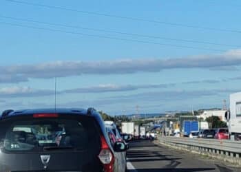 Guida spericolata lungo la statale 131: “Dopo le 23 è un continuo gareggiare tra auto di grossa cilindrata”