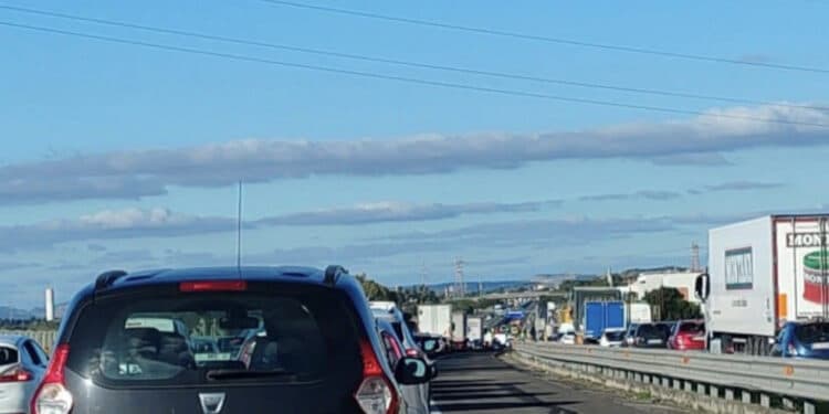 Guida spericolata lungo la statale 131: “Dopo le 23 è un continuo gareggiare tra auto di grossa cilindrata”